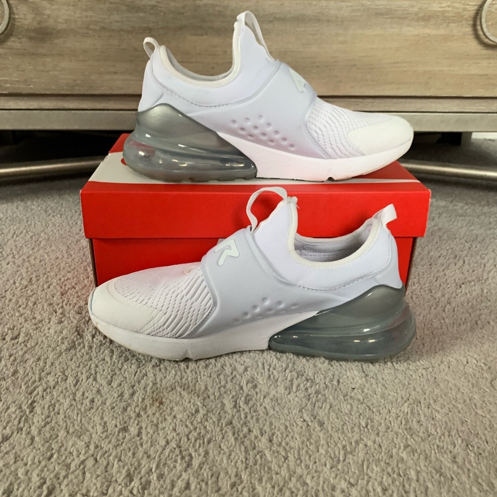NIKE AIR MAX 270 Extreme - Size 6Y